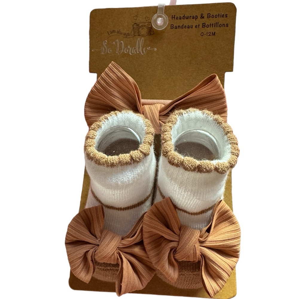 Baby bootie and bow set